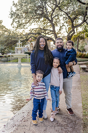 Abner Reyes & Family-1